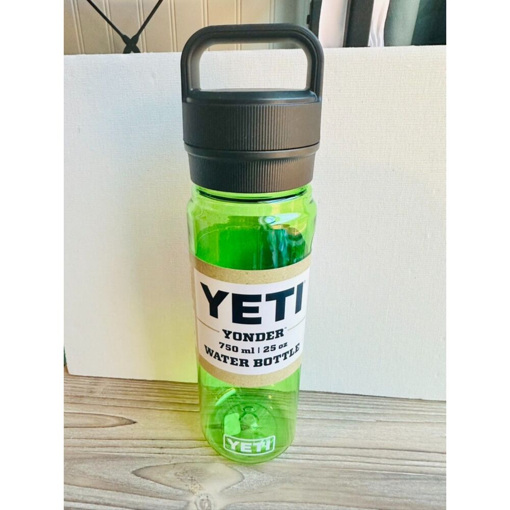 YETI Yonder 750 ml (25 oz) Water Bottle in Canopy Green